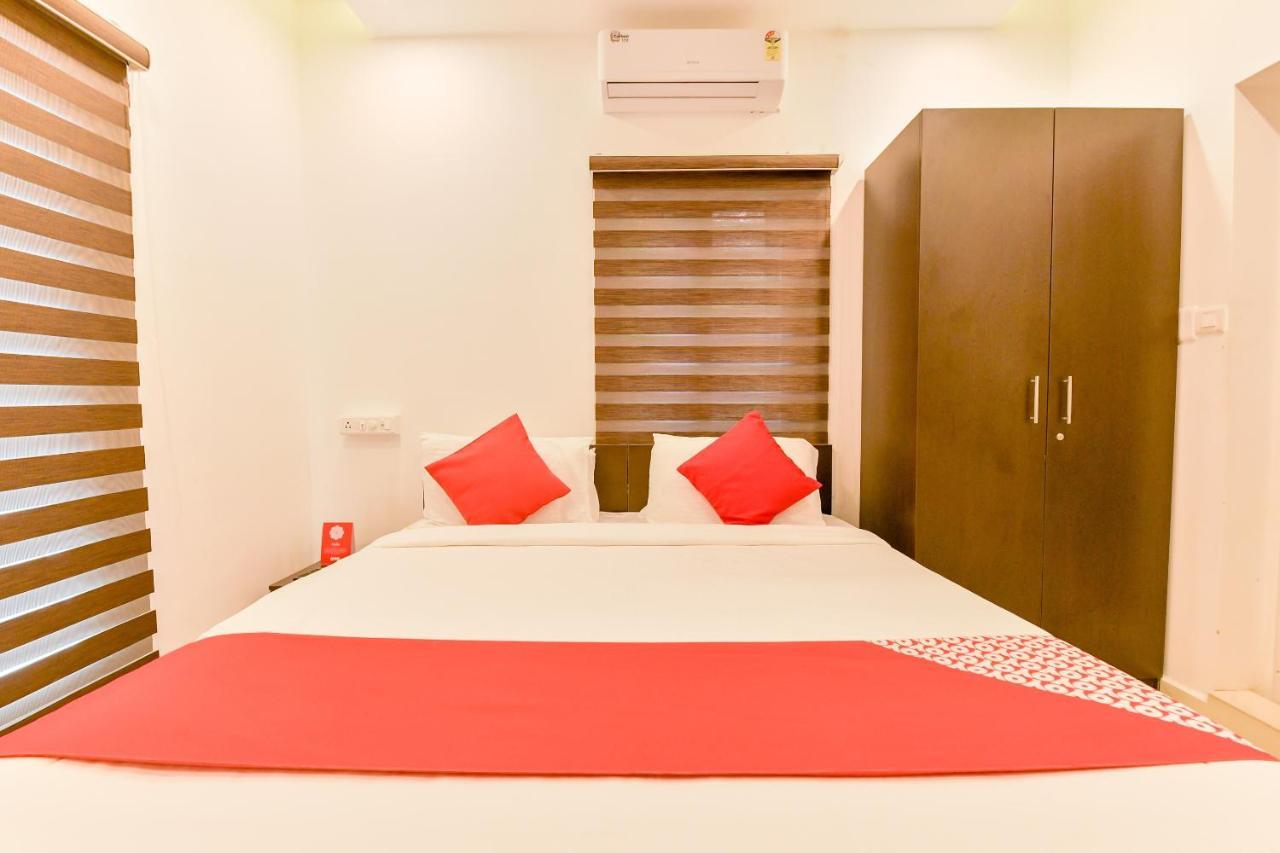 Hotel Vaccinated Staff - Oyo 15973 F Square à Kochi Extérieur photo