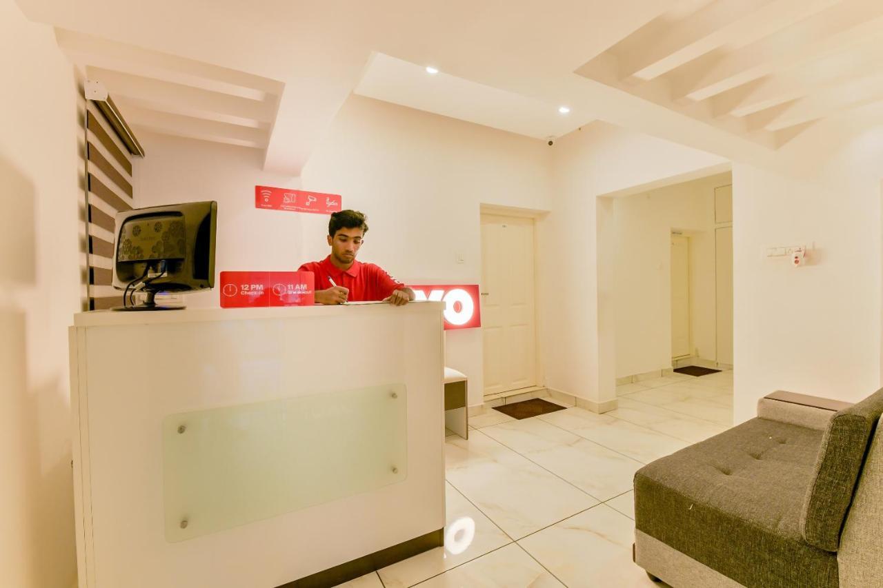 Hotel Vaccinated Staff - Oyo 15973 F Square à Kochi Extérieur photo